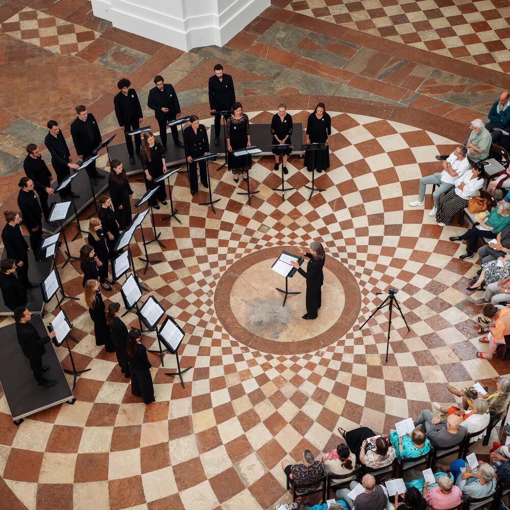 Weiße Nacht, Kammerchorkonzert zur Sommersonnwende, Kollegienkirche, Juni 2025 | © Michael Klimt Weiße Nacht, Kammerchorkonzert zur Sommersonnwende, Kollegienkirche, Juni 2025 | © Michael Klimt