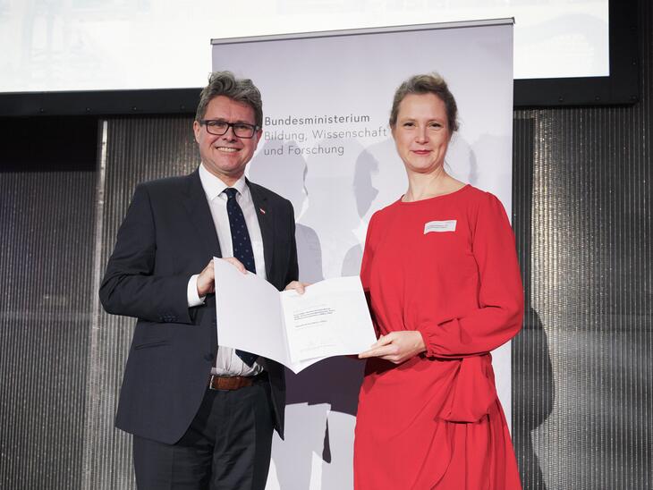 Award of Excellence 2023 für Anna Barbara Kastelewicz | © BMBWF / elephant and porcelain GmbH / Gerald Mayer-Rohrmoser 