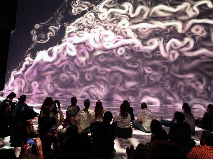 MOTHER FLUCTUATION von Akira Wakita – Data Art & Science Project @ Futurelab Night 2023 im Deep Space 8K | © Markus Schneeberger MOTHER FLUCTUATION von Akira Wakita – Data Art & Science Project @ Futurelab Night 2023 im Deep Space 8K | © Markus Schneeberger