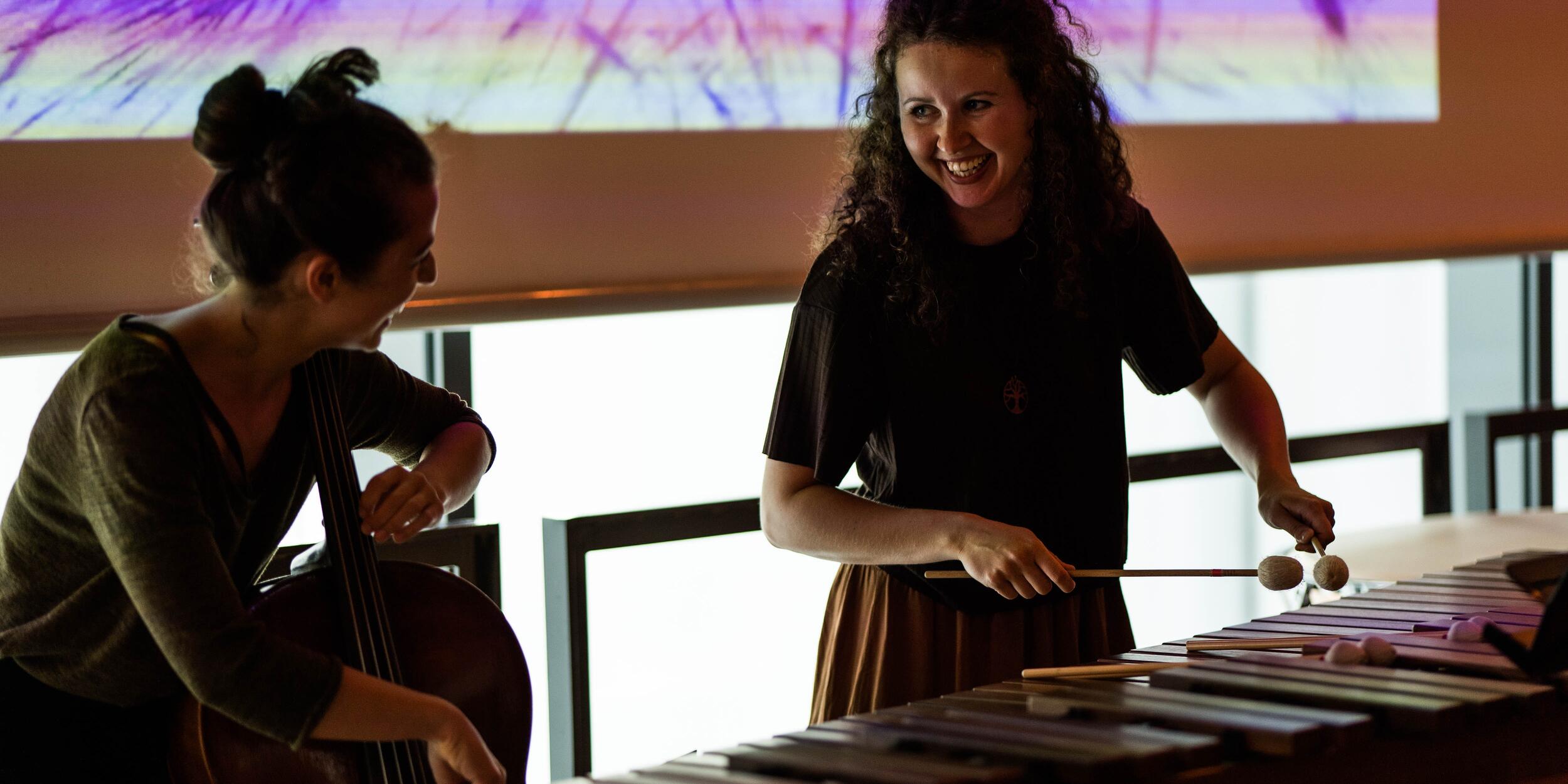 Musikerinnen an Hackbrett und Cello | © Fabian Schober