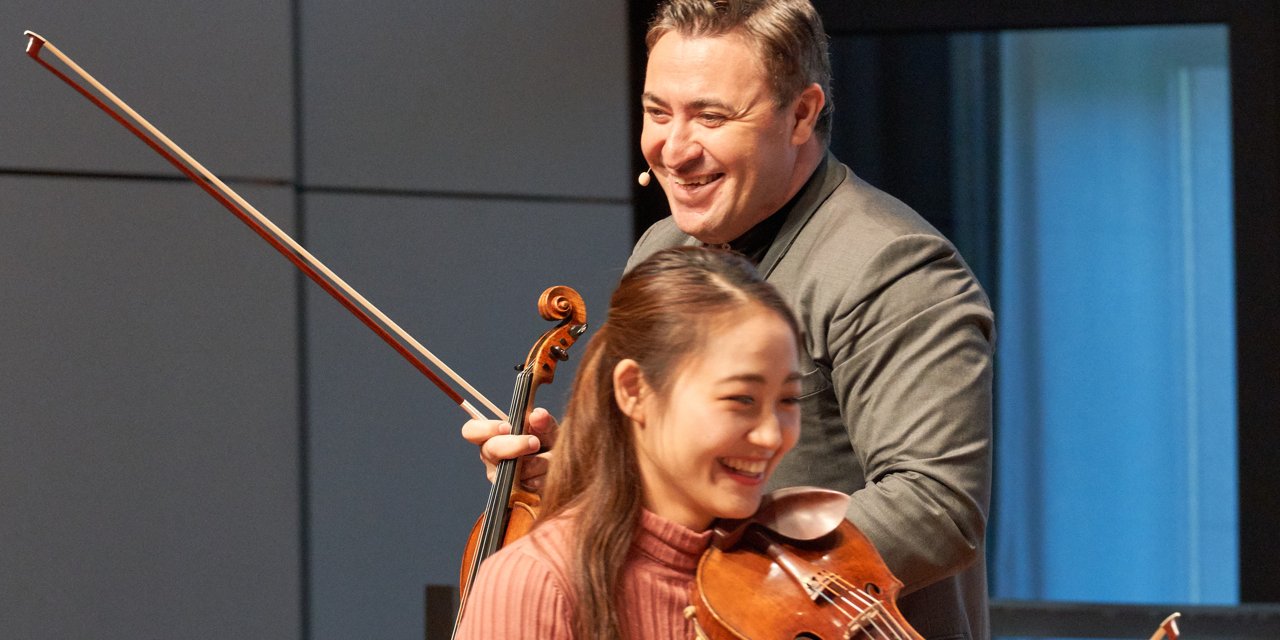 Maxim Vengerov mit Studierender bei einer Masterclass im Solitär | © Christian Schneider