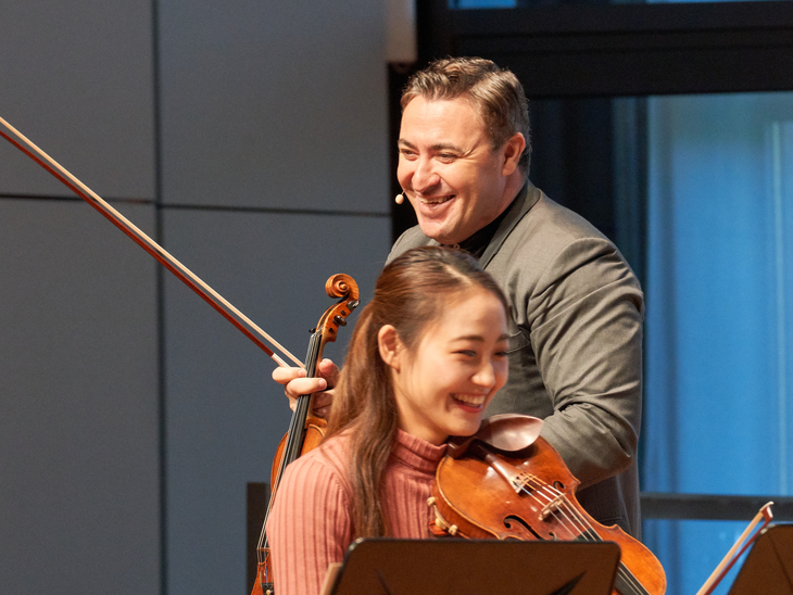 Maxim Vengerov mit Studierender bei einer Masterclass im Solitär | © Christian Schneider