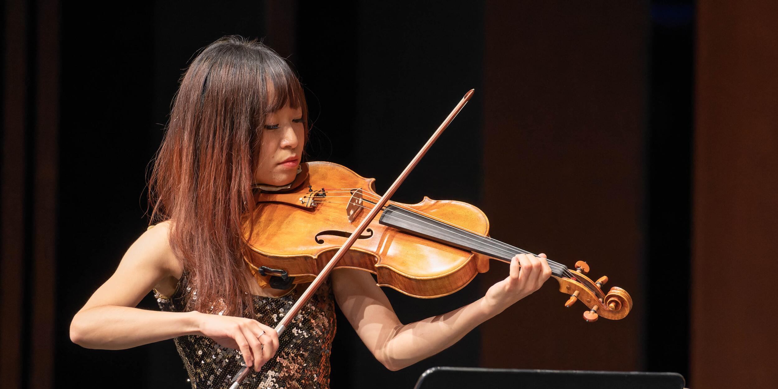 Xinlu Zhang spielt Viola | © Christian Schneider